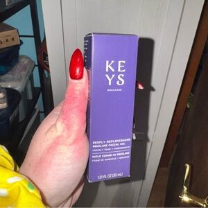 Deeply replenishing squalane facial oil